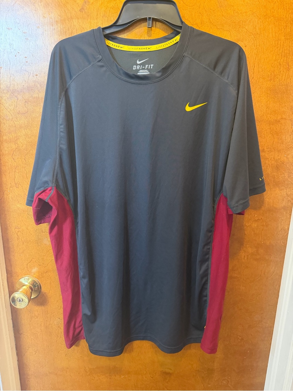 Nike Dri-FIT Livestrong men’s XXL black/red/yellow colorblock crew tee